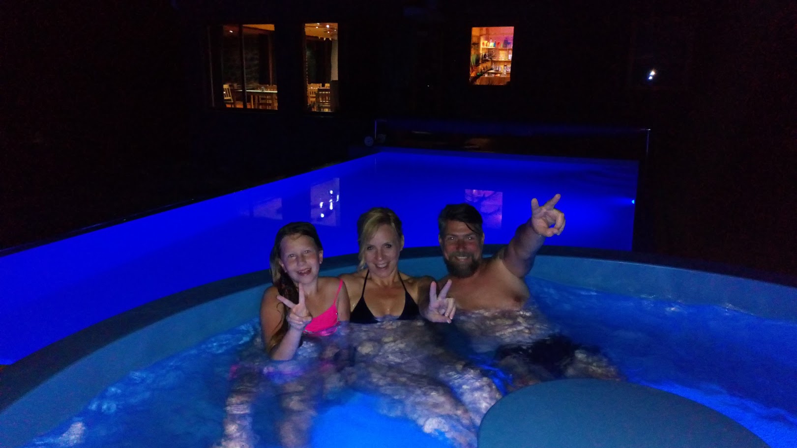 Pataki Zita is nálunk élvezi a kültéri jakuzzi hangulatát leányunkkal, Mirával együtt Pataki Zita is nálunk élvezi a kültéri jakuzzi hangulatát leányunkkal, Mirával együtt